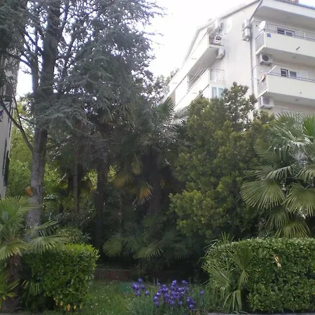 Nadia Apartment *